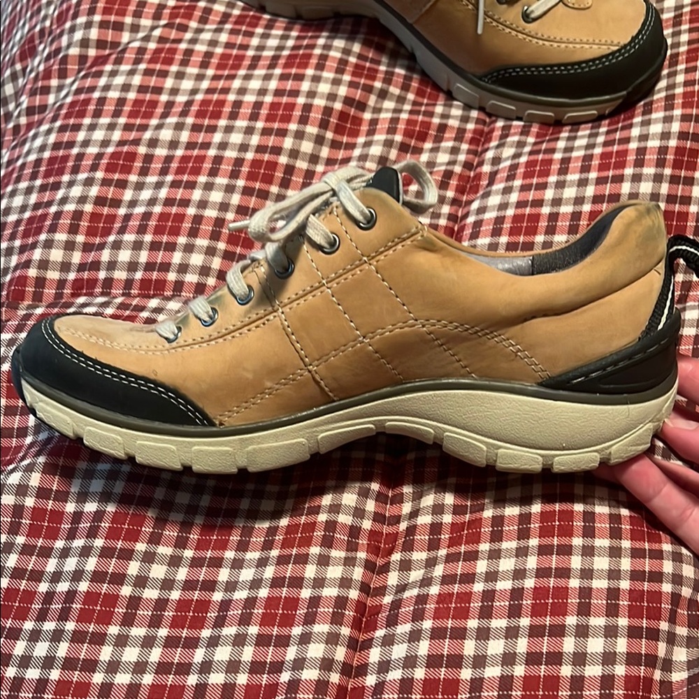 Clarks Tan and Black Athletic Shoes with Durable Rubber Soles - Picture 4 of 10